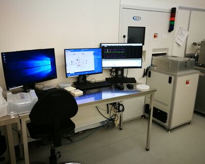 The DRIE-Pegasus 2 operator station and load lock in the DTU Nanolab cleanroom A-1. Photo: DTU Nanolab internal