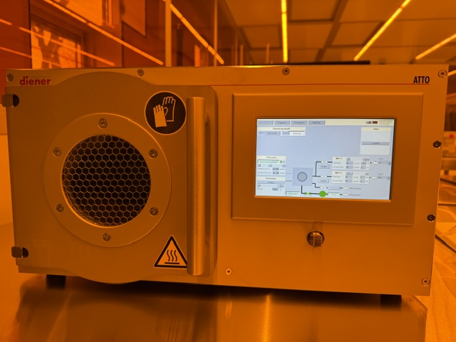File:Plasma cleaner.jpg