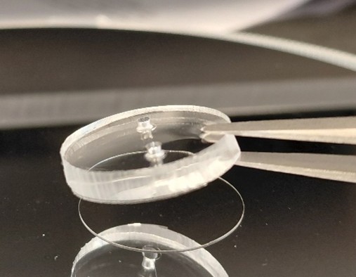 File:Bonding of PDMS and glass for fabrication of microfluidic device.jpg