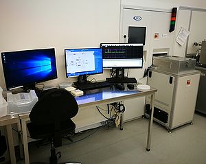 The DRIE-Pegasus 2 operator station and load lock in the DTU Nanolab cleanroom A-1. Photo: DTU Nanolab internal