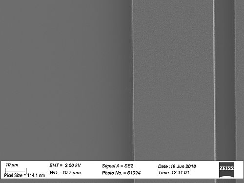 : top view low roughness in trench and in the large area