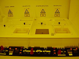 KOH etch for 4" wafers. KOH1 to the left and KOH2 to the right, in between you find the BHF tank. Positioned in cleanroom 3.