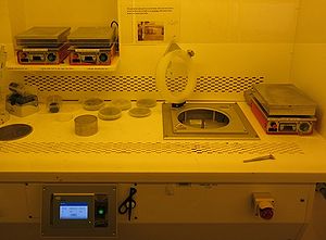 Spin coater Manual Labspin in A-5.jpg