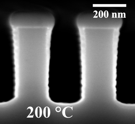 Deposition at 200°C. RF bias is not applied.