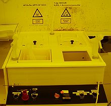 BHF clean in Cleanroom C-1. Wet silicon oxide etch bath positioned to the left in the bench.