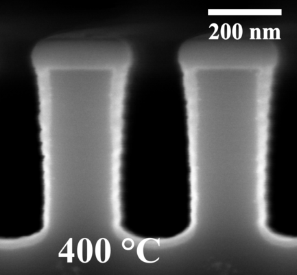 Deposition at 400°C. RF bias is not applied.